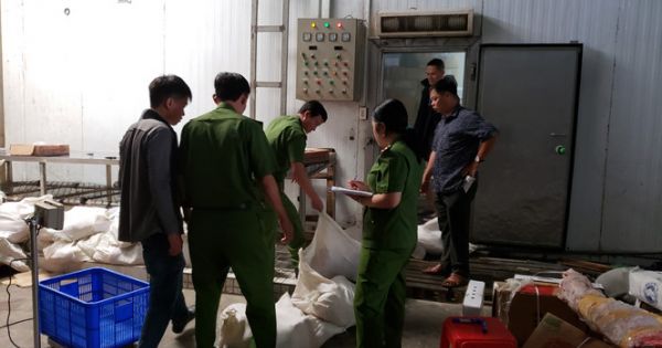 Cần Thơ: Phát hiện hàng trăm kg thực phẩm đông lạnh hết hạn, không rõ xuất xứ