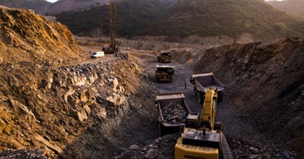 Quảng Nam: “Nóng” khai khoáng và đường xuống biển