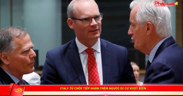 Italy từ chối tiếp nhận thêm người di cư vượt biển