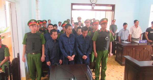 Xét xử 10 bị cáo gây rối trật tự ở Phan Rí Cửa