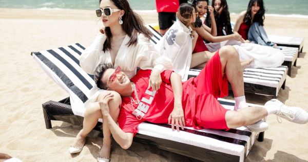 Đàm Vĩnh Hưng và Hoa hậu chuyển giới Hương Giang tình tứ trong MV mới