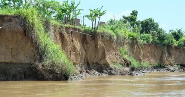 Dọc sông Đồng Nai nhiều nơi sạt lở nghiêm trọng