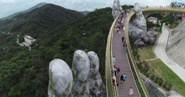 Cầu Vàng Đà Nẵng: Đi dạo qua bàn tay của trời