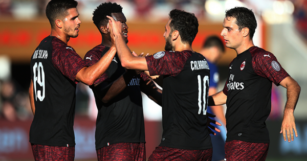 ICC 2018: Milan hạ Barca bằng bàn thắng muộn