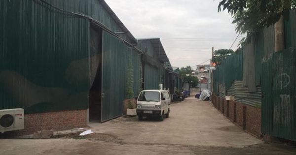 Núp bóng sân chơi, hàng ngàn mét vuông đất thành nhà xưởng