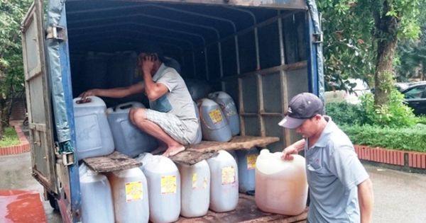 Hơn 6.000 lít dầu ăn loại thải sắp tuồn ra thị trường