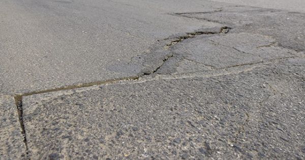 Cầu Thăng Long chưa bàn giao đã hỏng hơn 10.000m2