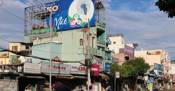 Công an TP HCM vào cuộc vụ sập bảng quảng cáo