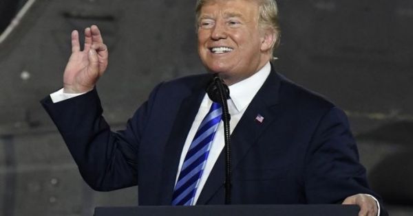 Tổng thống Mỹ Donald Trump phê chuẩn dự luật quốc phòng