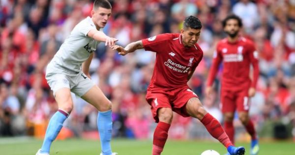 Hàng công bùng nổ, Liverpool lên đầu bảng bằng chiến thắng 4 sao