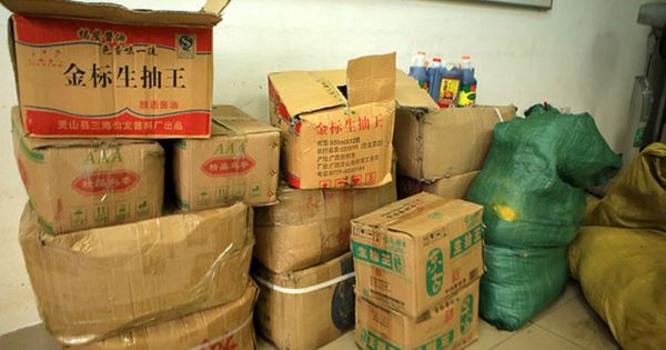 Tiêu hủy gần 1 tấn nguyên liệu trà sữa nhập lậu