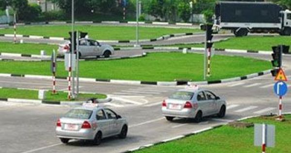 Đề xuất không cấp bằng lái ôtô chính thức cho người vừa đậu