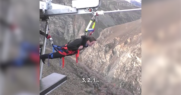 Du khách thót tim với trò “phóng” người đầu tiên trên thế giới