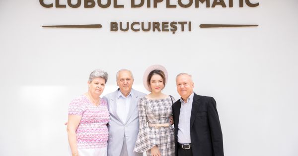 Lãnh sự danh dự Lý Nhã Kỳ lần đầu công du Rumani