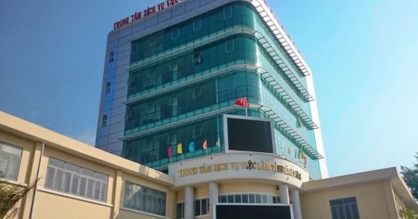 Hàng ngàn người dân Bình Dương bức xúc vì chưa nhận được trợ cấp thất nghiệp