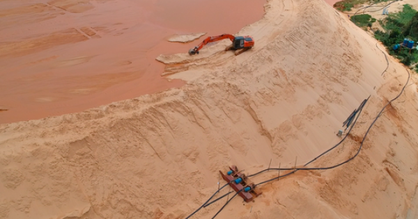 UBND tỉnh Bình Thuận: Yêu cầu dừng khai thác tất cả các mỏ titan