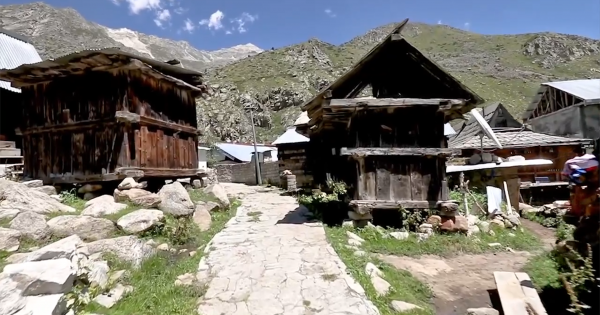 Ngôi làng yên bình giữa thung lũng Sangla