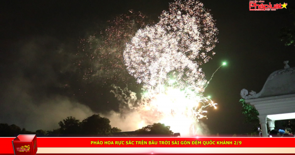 Pháo hoa rực sáng trên bầu trời Sài Gòn đêm Quốc Khánh 2/9