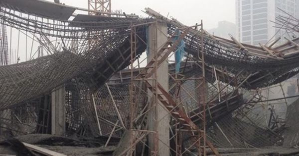 Hà Nội: Sập giàn giáo, 3 người thương vong