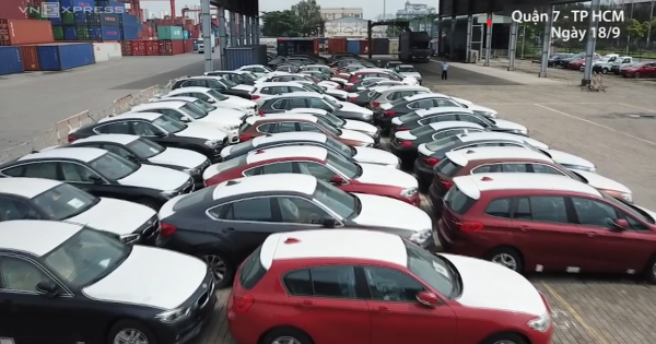 Lô xe BMW phơi nắng mưa 2 năm ở Sài Gòn chờ tái xuất