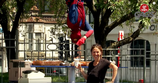 Cười chút chơi: SpiderMan Needs His Coffee