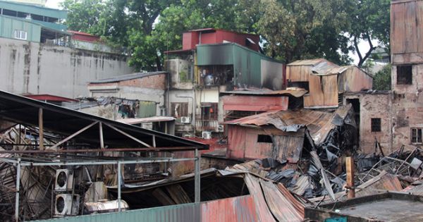 Vụ cháy dãy nhà Đê La Thành: Tìm thấy 2 thi thể và 1 cháu bé 3 tháng còn sống sót