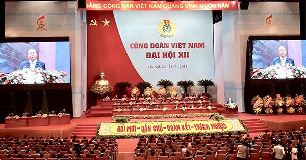 Thủ tướng Chính phủ gặp gỡ, thảo luận về công nghệ 4.0 cùng công nhân viên lao động