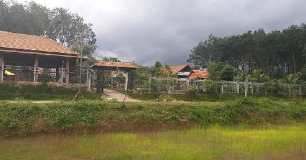 Xây công trình hoành tráng trên đất nông nghiệp vì... khó khăn