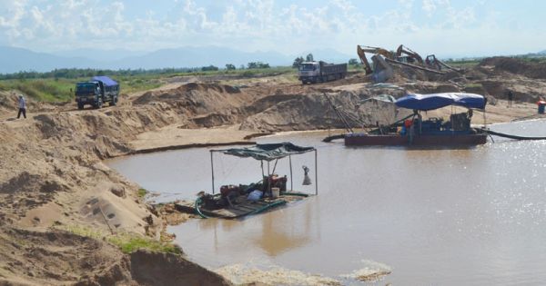 Các doanh nghiệp tiếp tục khai thác cát phớt lờ cơ quan chức năng