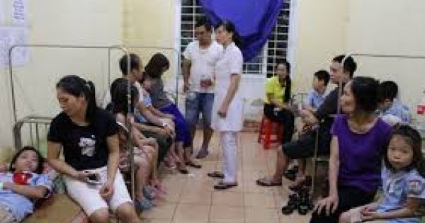 Hàng trăm học sinh ở Ninh Bình nhập viện sau bữa trưa tại trường