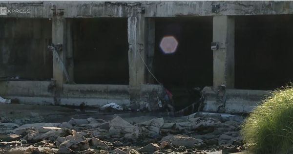 Nước thải đổ ra biển, người dân Đà Nẵng không dám tắm biển