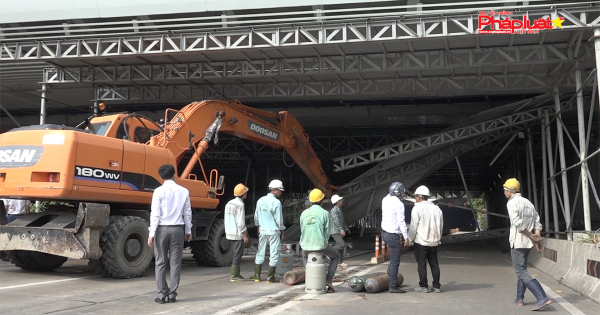 Sập giàn giáo trước hầm Thủ Thiêm, giao thông khu đông Sài Gòn tê liệt
