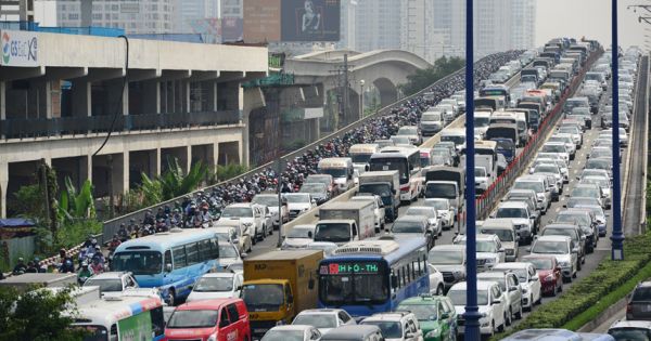 Công an làm việc với tài xế chiếc xe gây sự cố sập giàn giáo hầm Thủ Thiêm