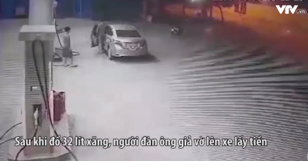 Người đàn ông đi xe ô tô đã cố tình bịt kín biển xe vào cây xăng đổ rồi bỏ chạy trước sự ngỡ ngàng của nhân viên