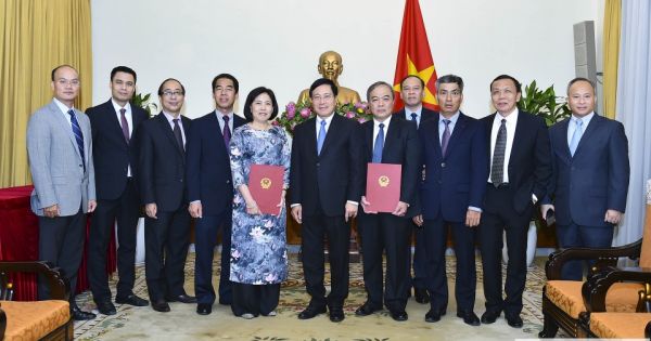 Trao quyết định bổ nhiệm 2 Tổng Lãnh sự