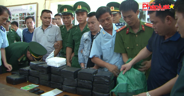 Bắt 2 đối tượng, thu 32kg ma túy dạng đá và 10 bánh heroin