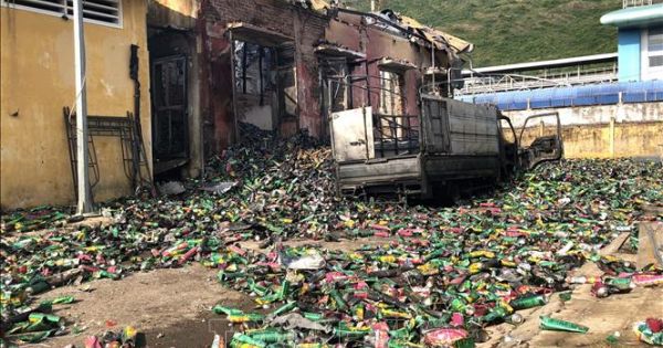 Cháy nổ dữ dội kho hàng của Viện Khoa học Kỹ thuật nông nghiệp