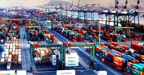 Phí bôi trơn “hút kiệt” doanh nghiệp logistics