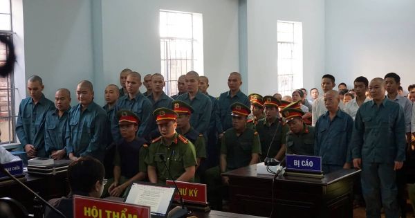 Xét xử 30 bị cáo gây rối, đập phá trụ sở UBND tỉnh Bình Thuận