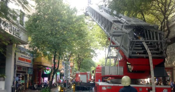 Cháy lớn khách sạn gần chợ Bến Thành, nhiều khách nước ngoài thoát nạn