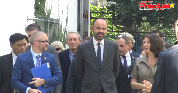 Thủ tướng Pháp thăm Trung tâm y tế Pháp tại TPHCM