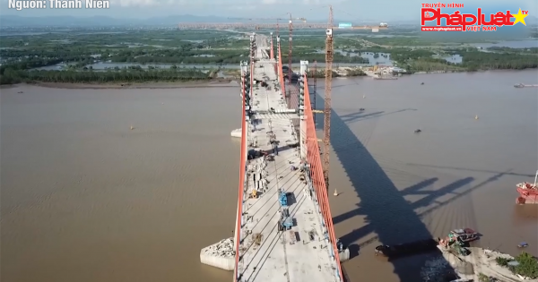 Cầu Bạch Đằng 7.000 tỉ đồng vừa thông xe đã bị lún võng