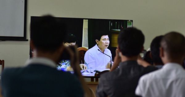 Chủ tịch TP HCM đang gặp người dân Thủ Thiêm