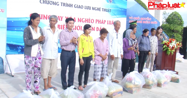 “Chung tay xóa nghèo pháp luật” tiếp tục trao yêu thương