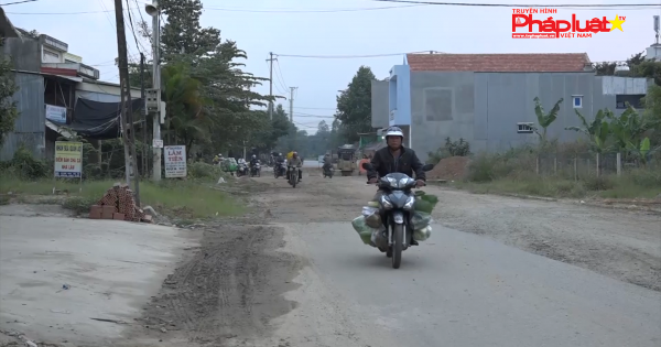 Quảng Ngãi: Dân bức xúc trước dự án giao thông 300m làm 5 năm không xong