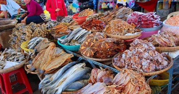 Cà Mau: Dùng chất làm thuốc trừ sâu để bảo quản cá khô