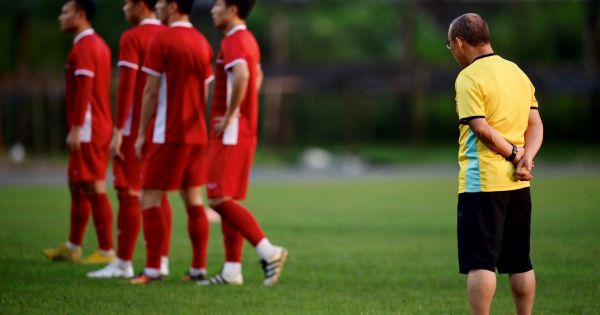 Tuyển Việt Nam rèn chiến thuật đấu Myanmar