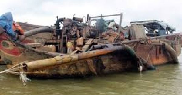 Hút cát lậu ở Đồng Nai, điều khiển ghe chạy về địa bàn Bình Dương