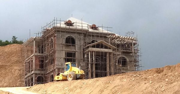 Vụ bạt núi xây biệt thự “khủng” ở Thanh Hóa: Lãnh đạo xã khẳng định chưa từng phát ngôn “vùng sâu xây nhà không cần xin phép”