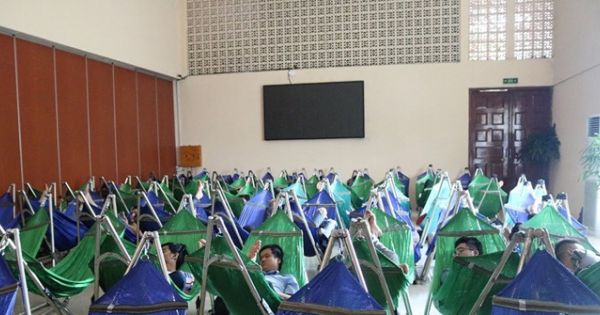 Trường đại học đầu tiên ở Việt Nam có khu nghỉ trưa lắp máy lạnh, rất tiện nghi nhưng hoàn toàn miễn phí